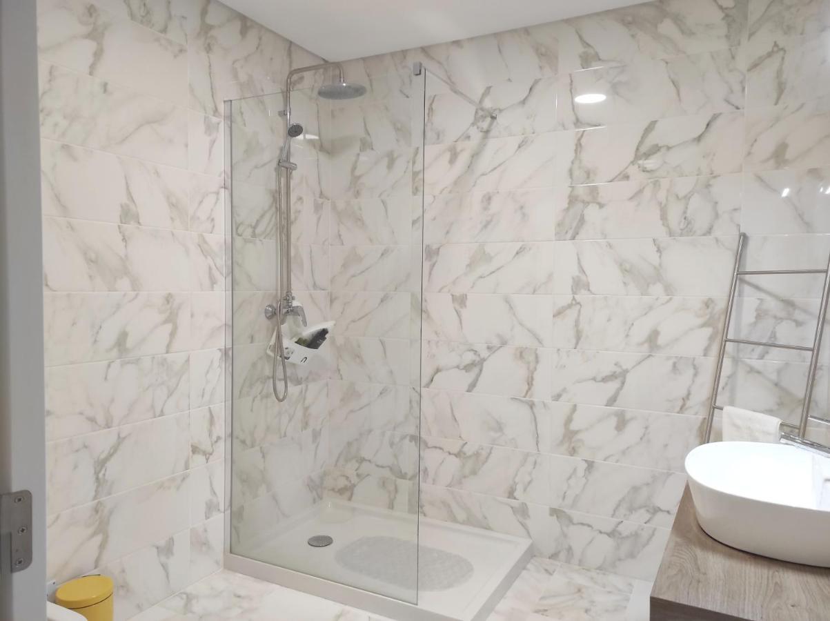 Hall 92 Quartos Com Wc Em Moradia Com Piscina A-Das-Lebres Loures Eksteriør bilde