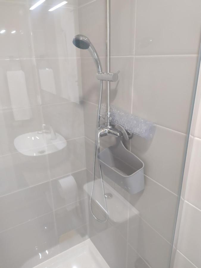 Hall 92 Quartos Com Wc Em Moradia Com Piscina A-Das-Lebres Loures Eksteriør bilde