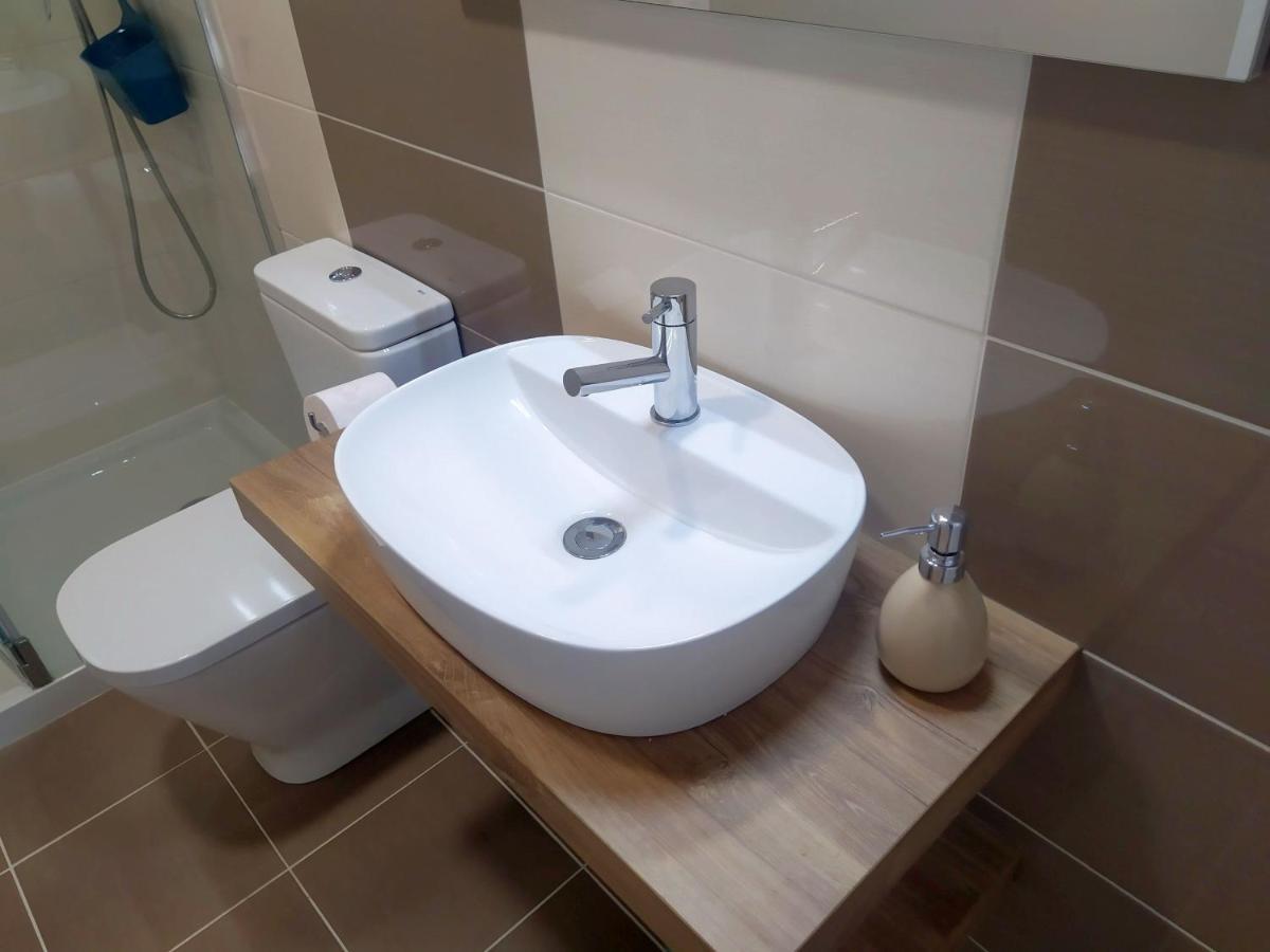 Hall 92 Quartos Com Wc Em Moradia Com Piscina A-Das-Lebres Loures Eksteriør bilde