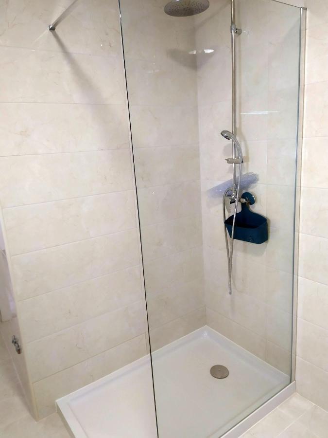 Hall 92 Quartos Com Wc Em Moradia Com Piscina A-Das-Lebres Loures Eksteriør bilde