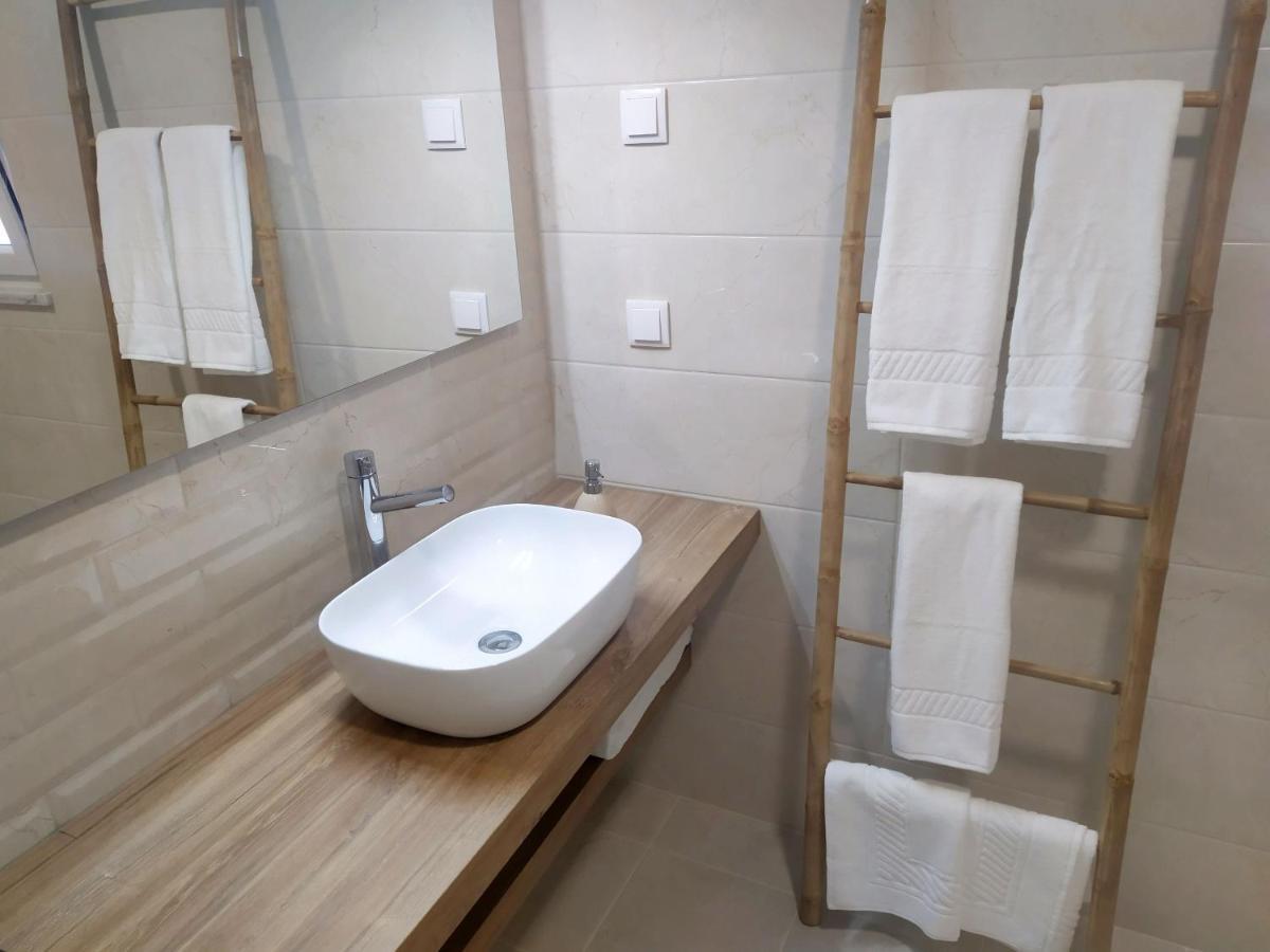 Hall 92 Quartos Com Wc Em Moradia Com Piscina A-Das-Lebres Loures Leilighet Eksteriør bilde