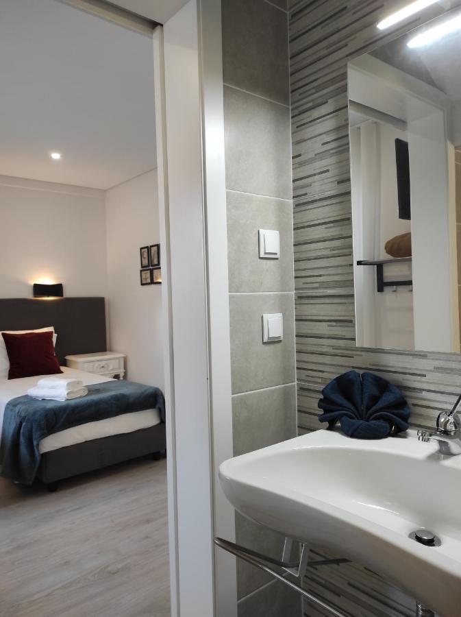 Hall 92 Quartos Com Wc Em Moradia Com Piscina A-Das-Lebres Loures Eksteriør bilde