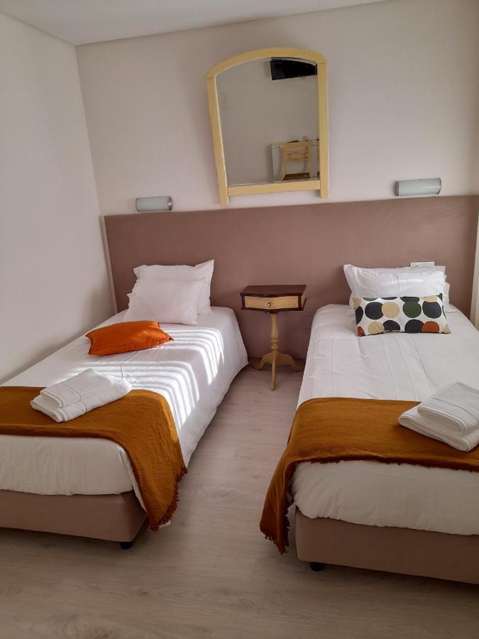Hall 92 Quartos Com Wc Em Moradia Com Piscina A-Das-Lebres Loures Eksteriør bilde