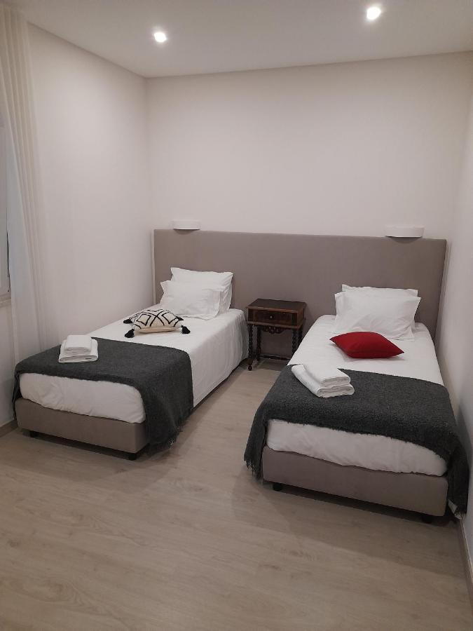 Hall 92 Quartos Com Wc Em Moradia Com Piscina A-Das-Lebres Loures Eksteriør bilde