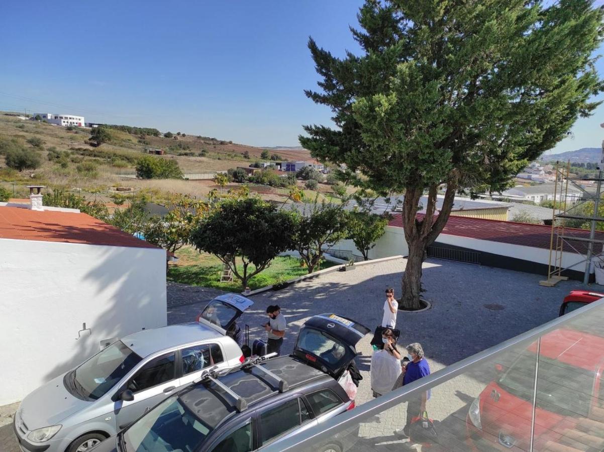 Hall 92 Quartos Com Wc Em Moradia Com Piscina A-Das-Lebres Loures Eksteriør bilde