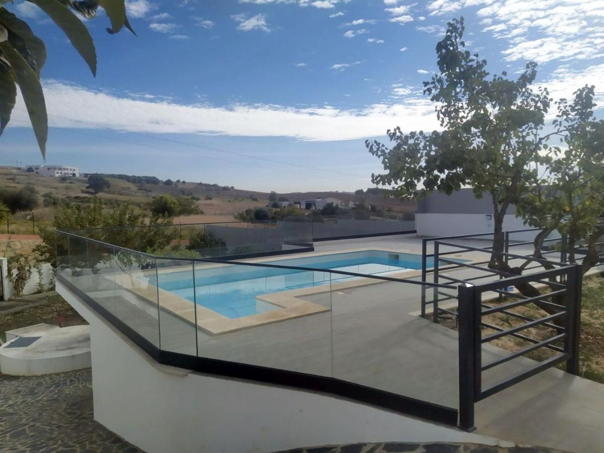 Hall 92 Quartos Com Wc Em Moradia Com Piscina A-Das-Lebres Loures Eksteriør bilde