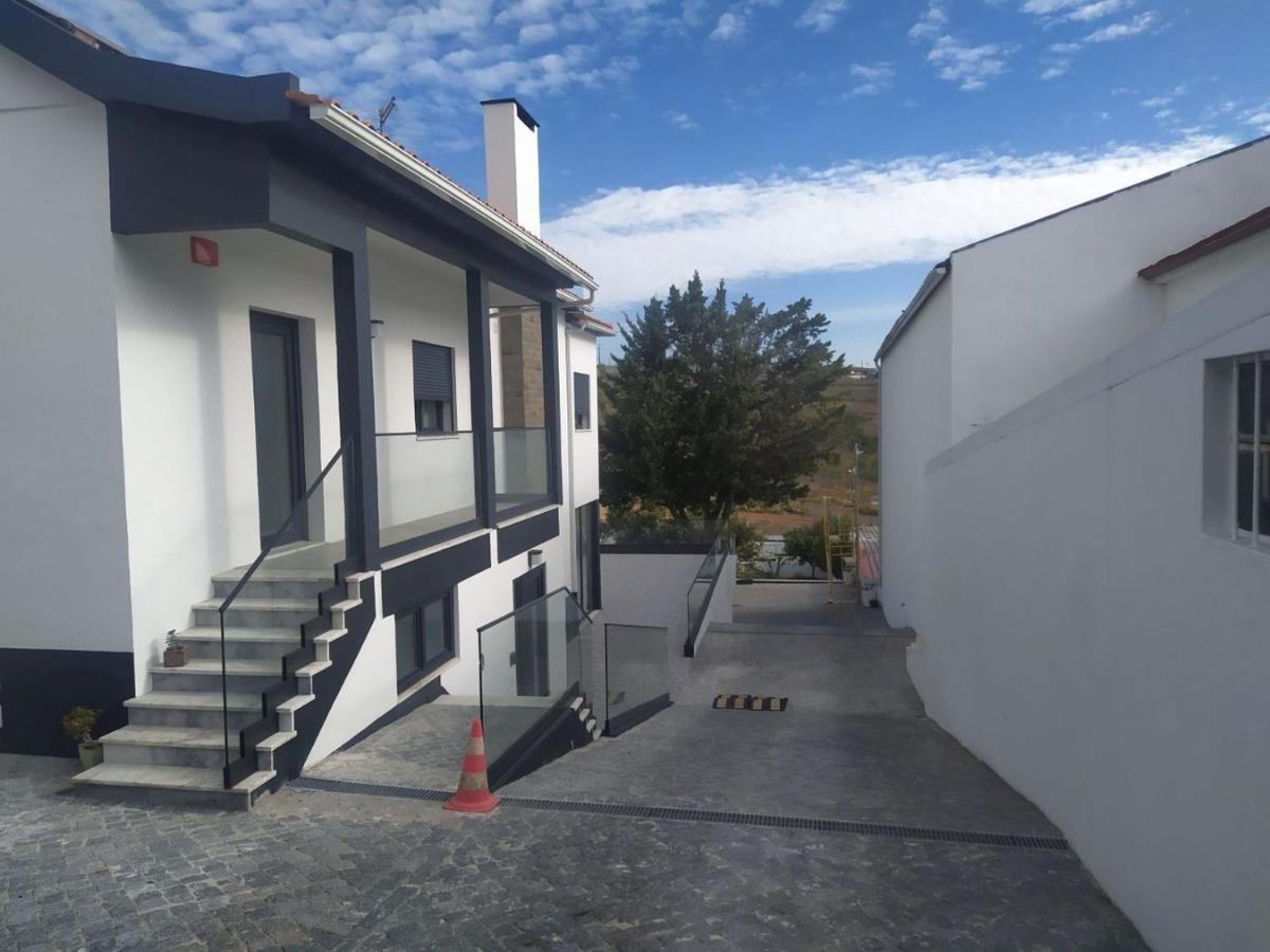 Hall 92 Quartos Com Wc Em Moradia Com Piscina A-Das-Lebres Loures Eksteriør bilde
