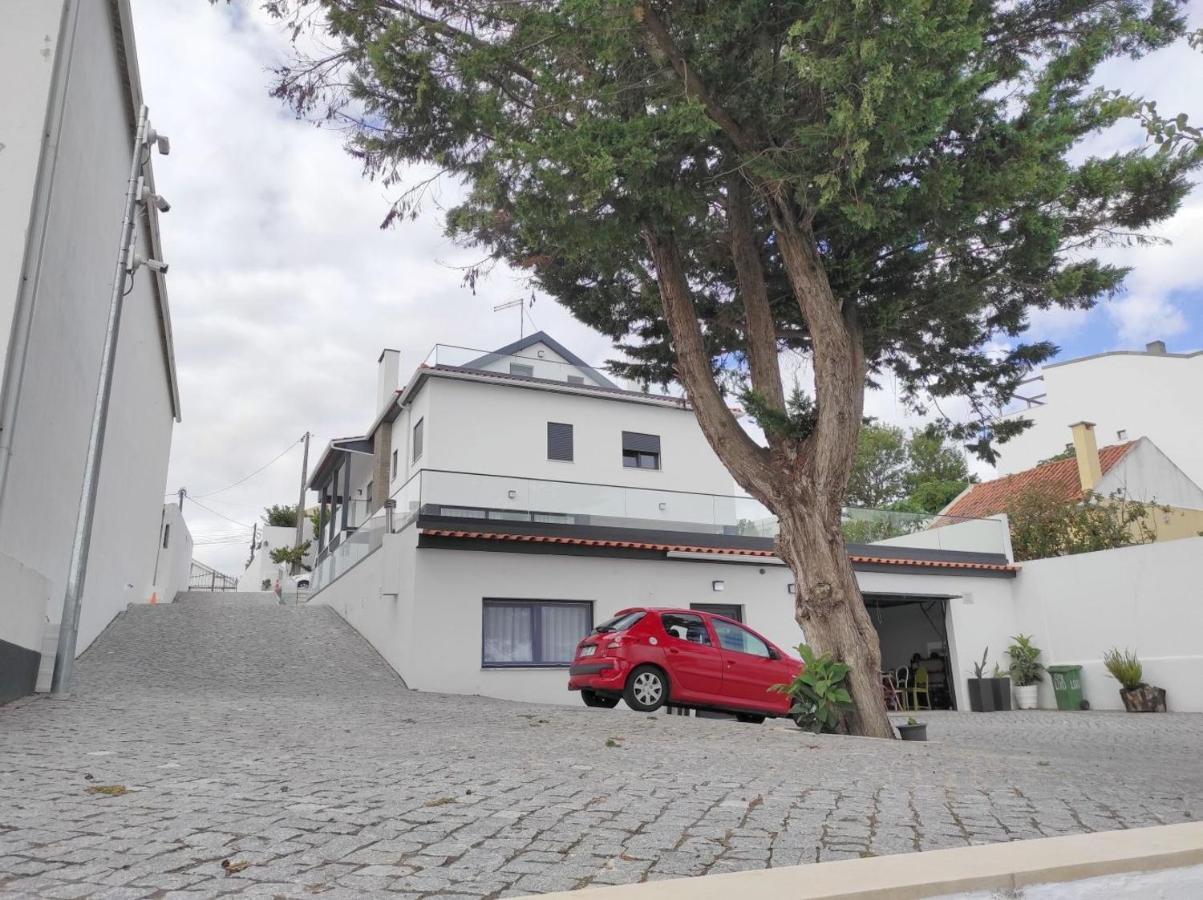 Hall 92 Quartos Com Wc Em Moradia Com Piscina A-Das-Lebres Loures Leilighet Eksteriør bilde