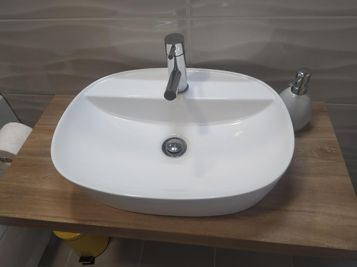 Hall 92 Quartos Com Wc Em Moradia Com Piscina A-Das-Lebres Loures Eksteriør bilde