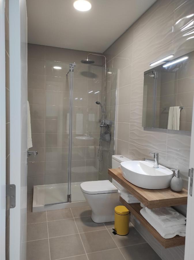Hall 92 Quartos Com Wc Em Moradia Com Piscina A-Das-Lebres Loures Eksteriør bilde