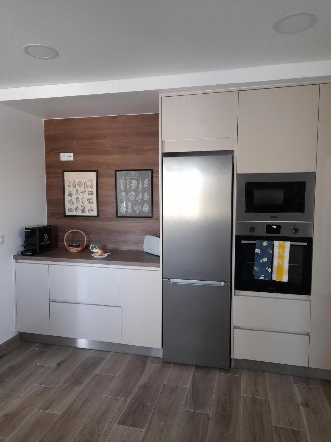 Hall 92 Quartos Com Wc Em Moradia Com Piscina A-Das-Lebres Loures Eksteriør bilde