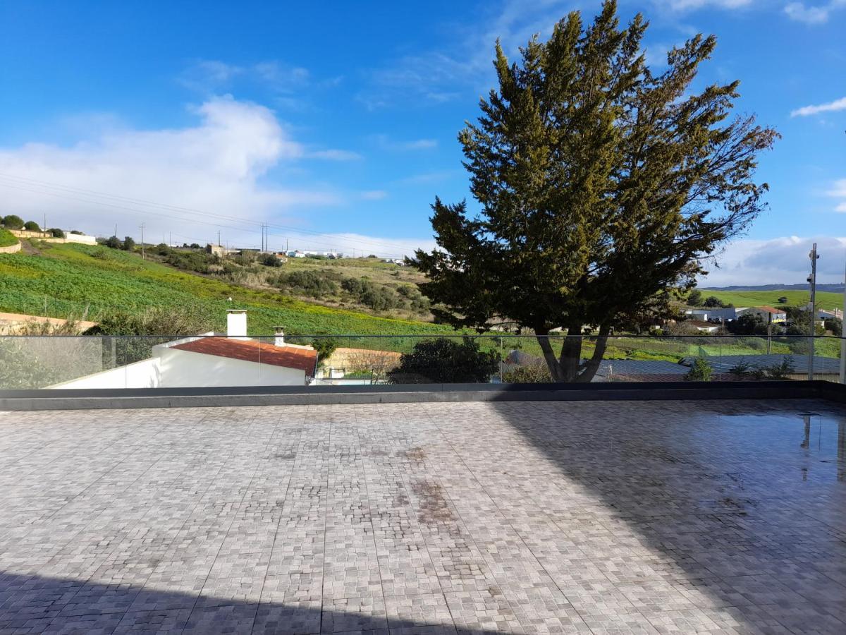 Hall 92 Quartos Com Wc Em Moradia Com Piscina A-Das-Lebres Loures Eksteriør bilde