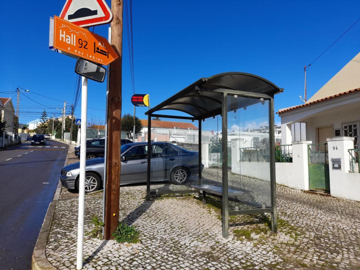 Hall 92 Quartos Com Wc Em Moradia Com Piscina A-Das-Lebres Loures Eksteriør bilde