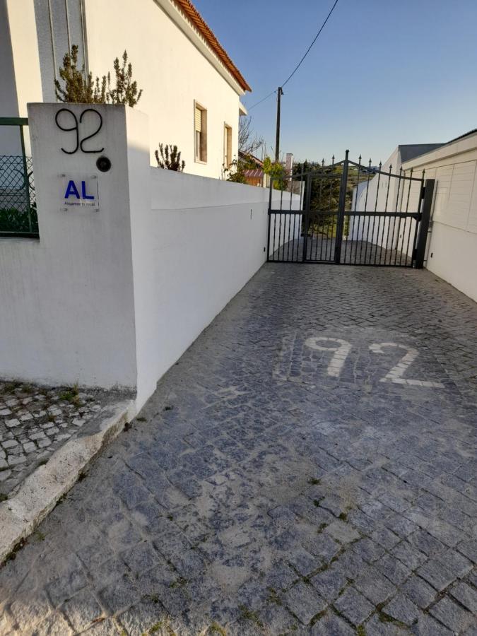 Hall 92 Quartos Com Wc Em Moradia Com Piscina A-Das-Lebres Loures Eksteriør bilde