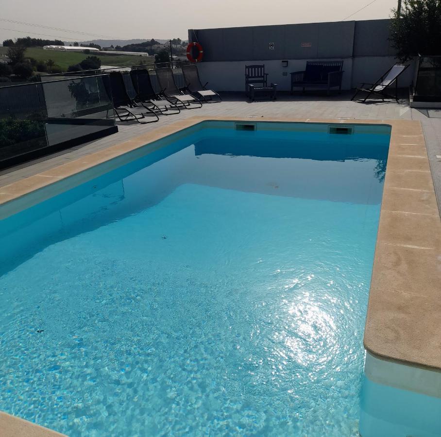 Hall 92 Quartos Com Wc Em Moradia Com Piscina A-Das-Lebres Loures Eksteriør bilde