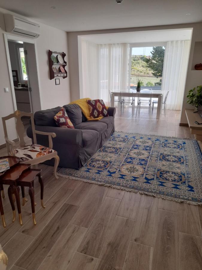 Hall 92 Quartos Com Wc Em Moradia Com Piscina A-Das-Lebres Loures Eksteriør bilde