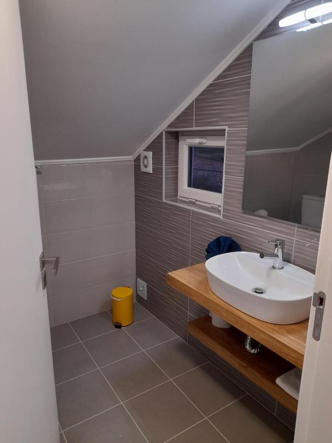 Hall 92 Quartos Com Wc Em Moradia Com Piscina A-Das-Lebres Loures Eksteriør bilde