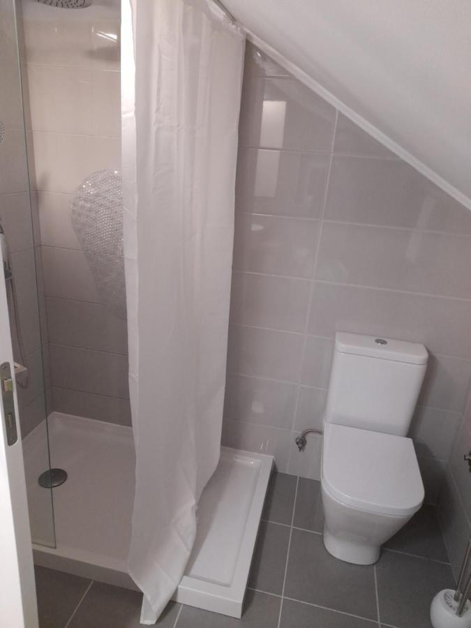 Hall 92 Quartos Com Wc Em Moradia Com Piscina A-Das-Lebres Loures Eksteriør bilde