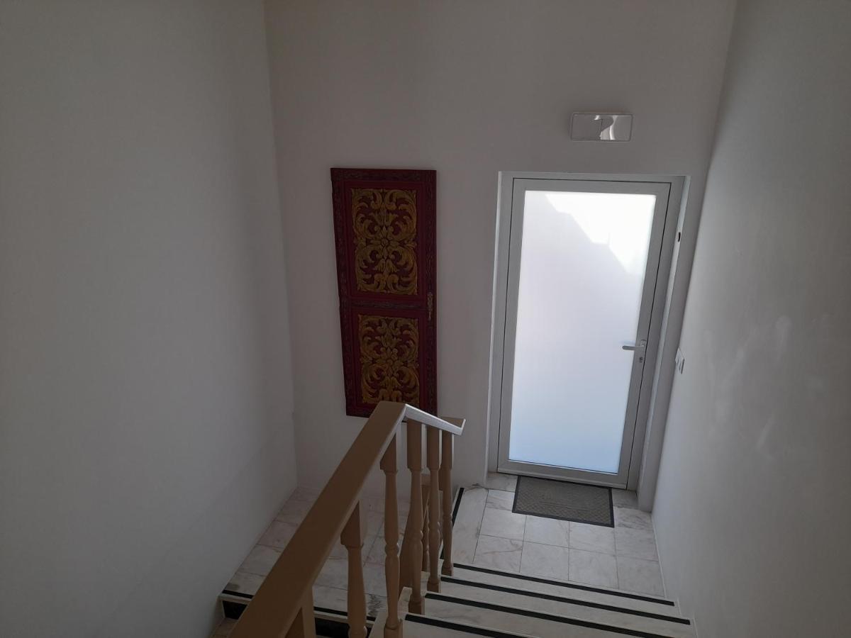 Hall 92 Quartos Com Wc Em Moradia Com Piscina A-Das-Lebres Loures Eksteriør bilde