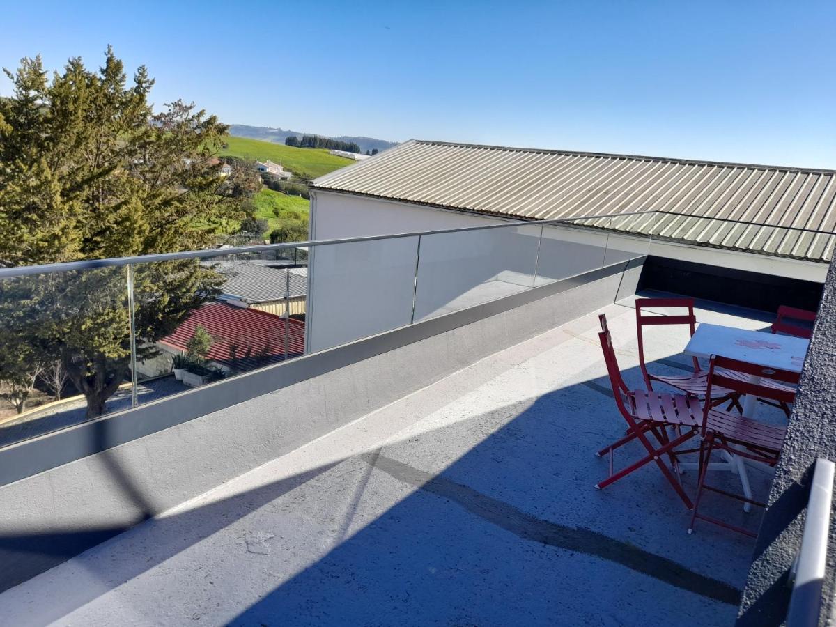 Hall 92 Quartos Com Wc Em Moradia Com Piscina A-Das-Lebres Loures Eksteriør bilde