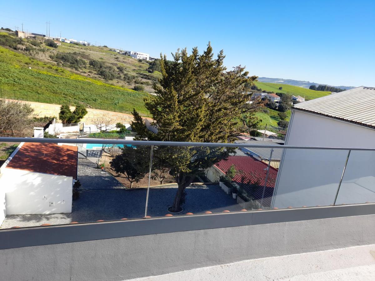 Hall 92 Quartos Com Wc Em Moradia Com Piscina A-Das-Lebres Loures Eksteriør bilde