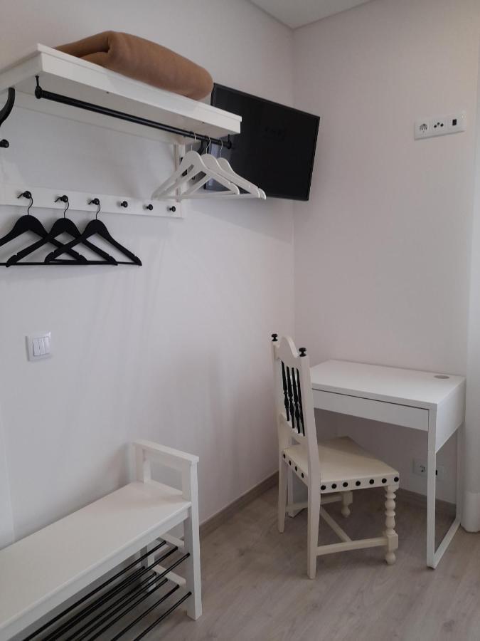 Hall 92 Quartos Com Wc Em Moradia Com Piscina A-Das-Lebres Loures Eksteriør bilde