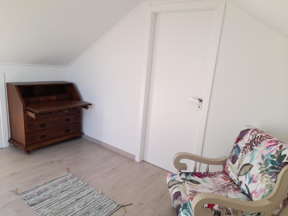 Hall 92 Quartos Com Wc Em Moradia Com Piscina A-Das-Lebres Loures Eksteriør bilde
