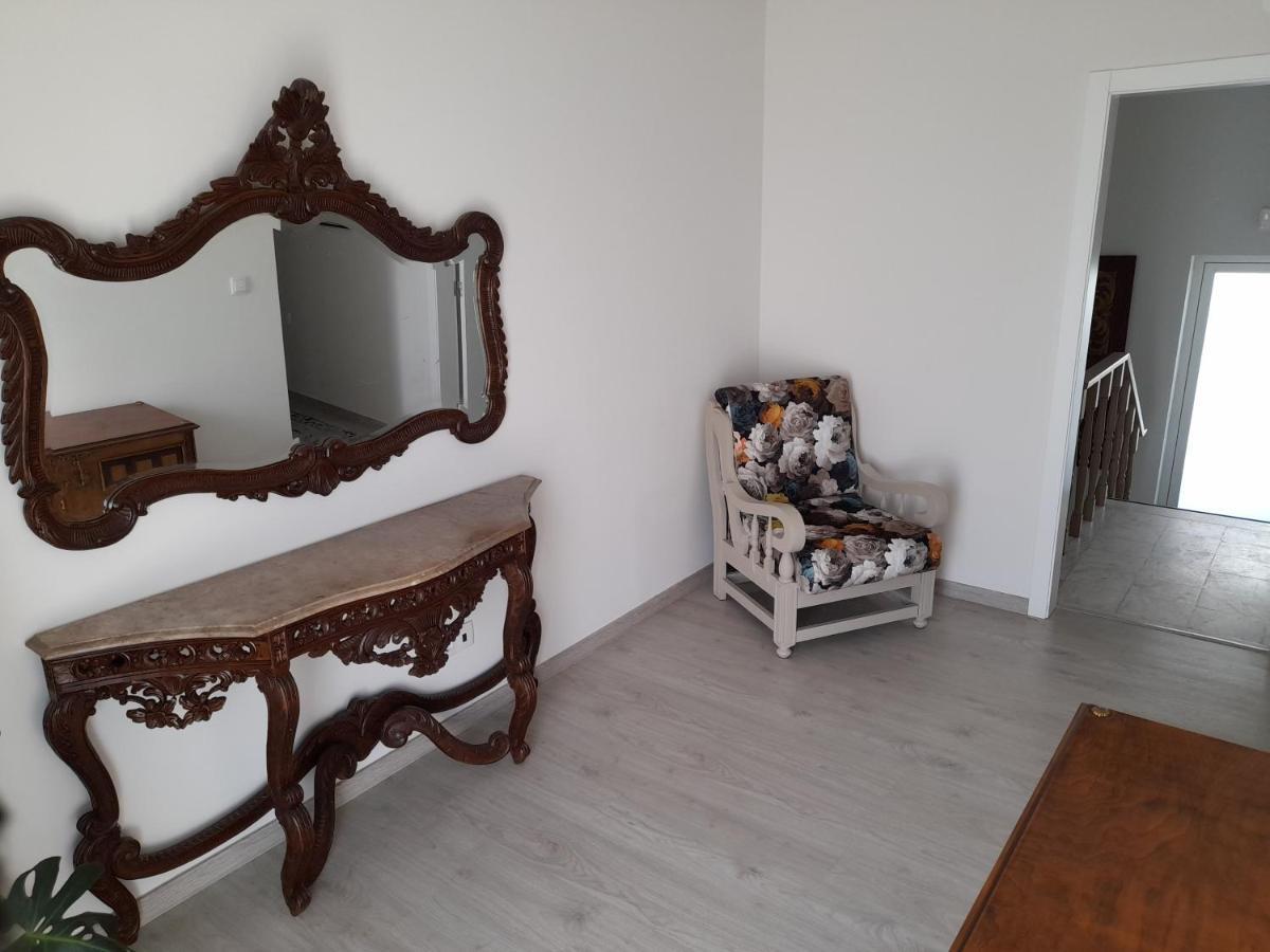 Hall 92 Quartos Com Wc Em Moradia Com Piscina A-Das-Lebres Loures Eksteriør bilde