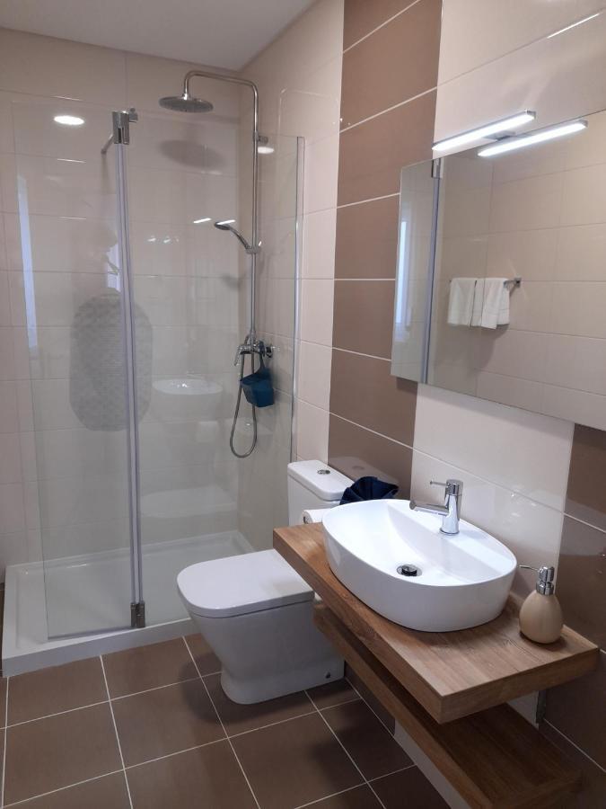 Hall 92 Quartos Com Wc Em Moradia Com Piscina A-Das-Lebres Loures Eksteriør bilde