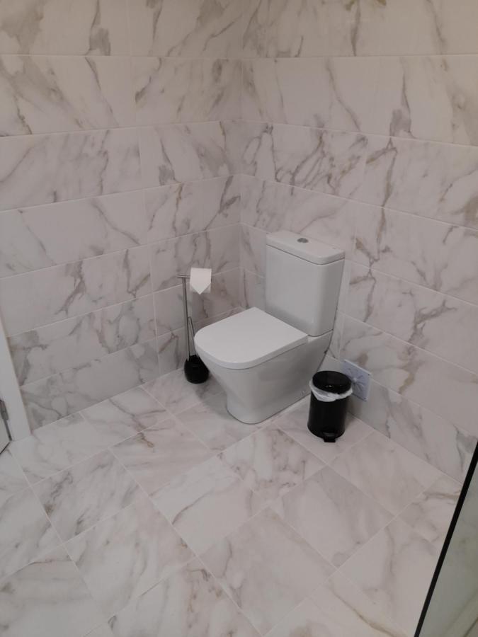 Hall 92 Quartos Com Wc Em Moradia Com Piscina A-Das-Lebres Loures Eksteriør bilde