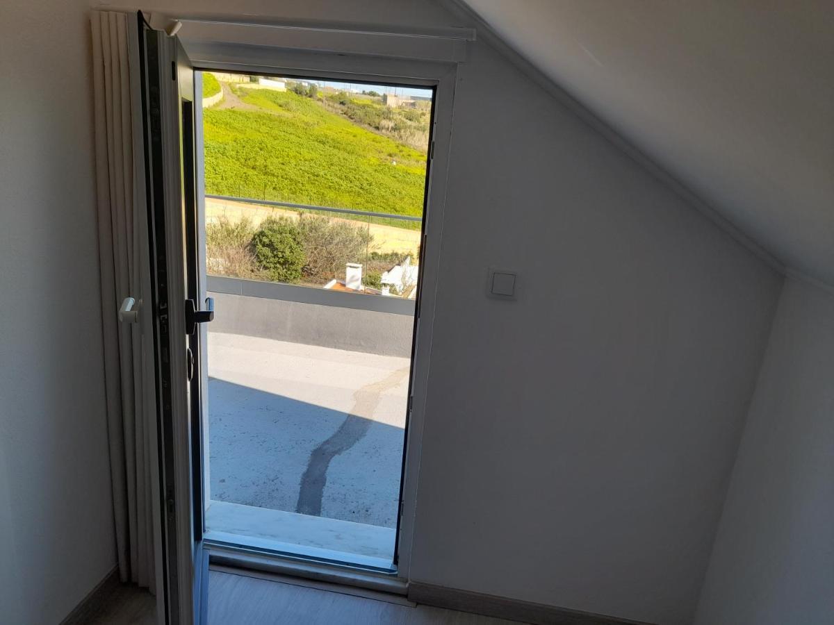 Hall 92 Quartos Com Wc Em Moradia Com Piscina A-Das-Lebres Loures Eksteriør bilde